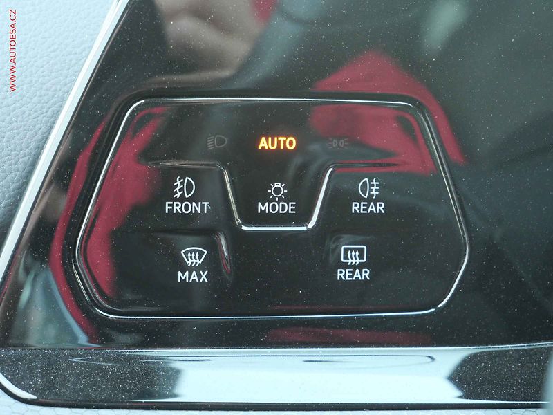 Volkswagen Golf (2022) 2.0 TSi, GTi, LED - fotka 12 z 22
