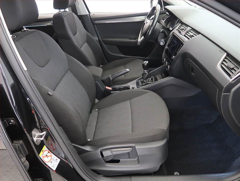 Škoda Octavia (2017) Style Plus 1.6 TDI, Tempomat - fotka 9 z 23