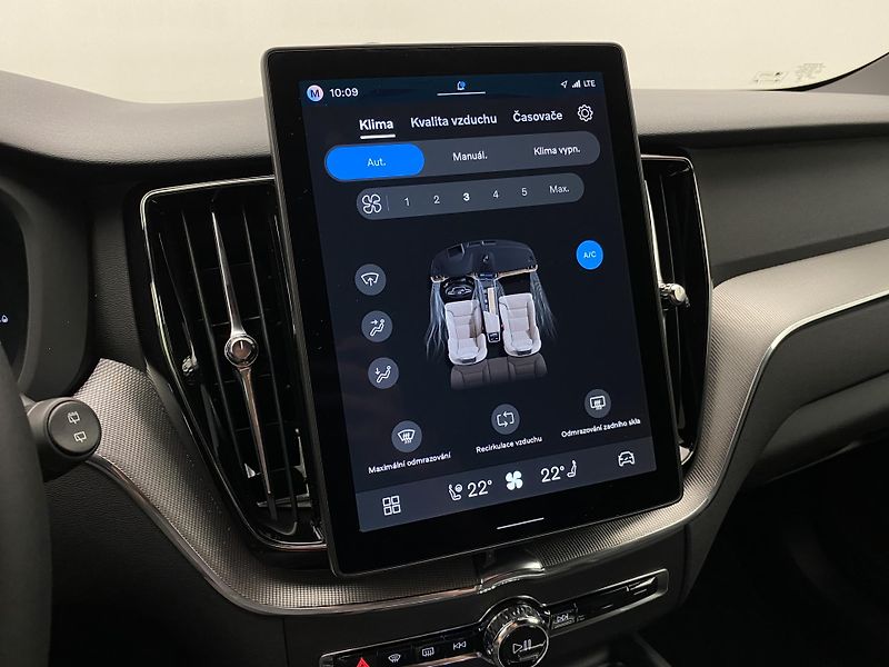 Volvo XC60 T8 AWD RECHARGE BLACK EDITION - fotka 39 z 63