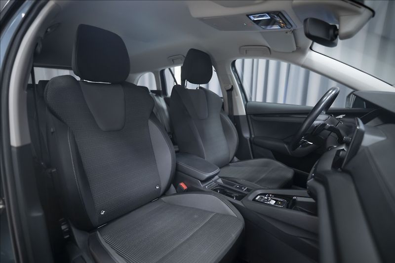 Škoda Octavia 2,0 TDI DSG VÝHŘEV 1. MAJ ČR - fotka 9 z 41