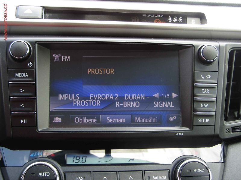 Toyota RAV4 (2016) 2.0 D-4D, TZ, navi, kamera - fotka 16 z 20