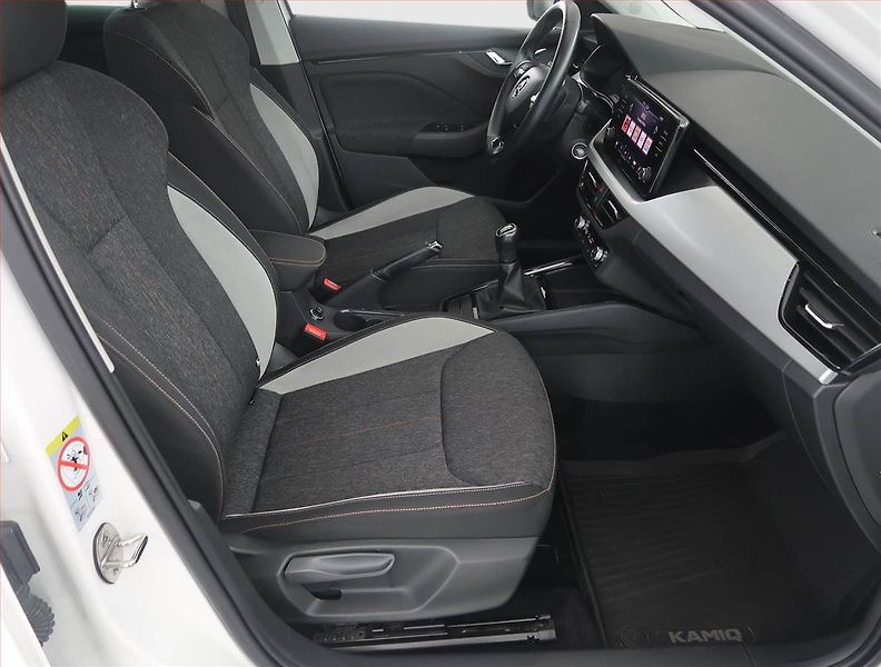 Škoda Kamiq (2021) Style 1.0 TSI, Serv.kniha - fotka 9 z 14