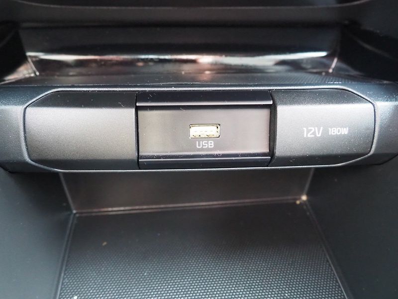 Kia Rio (2022) 1.0 T-GDI GPF Exclusive 74kW 6 - fotka 29 z 36