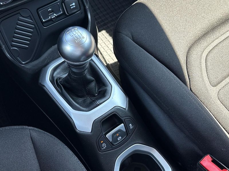 Jeep Renegade (2015) 1.4 MultiAir Limited - fotka 17 z 22
