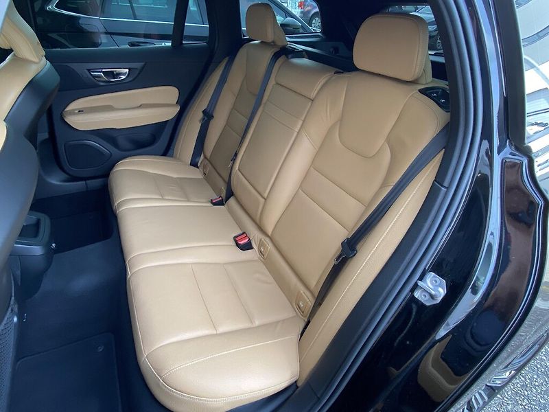 Volvo V60 2.0 T5 AUT Inscription Auto - fotka 23 z 28