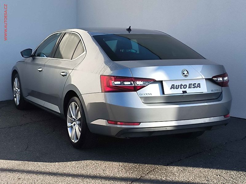Škoda Superb (2016) 2.0 TDi, ČR, DSG, LED - fotka 6 z 23