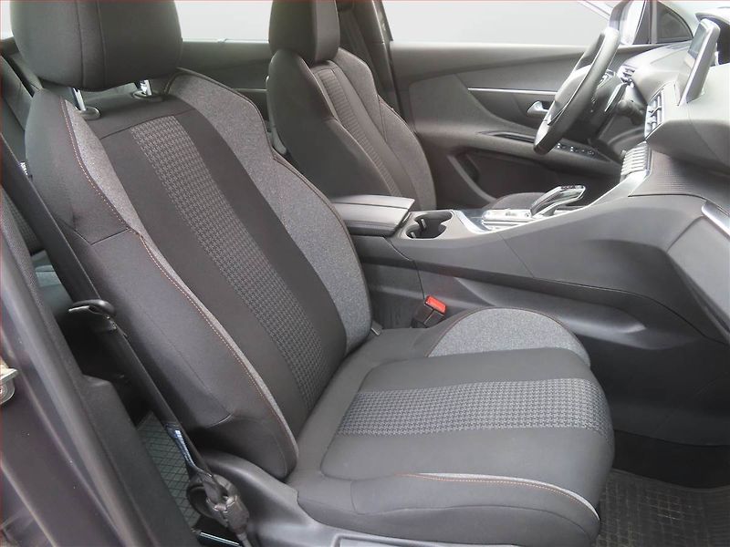 Peugeot 5008 (2021) PureTech 130, Automat, 7 míst - fotka 9 z 19