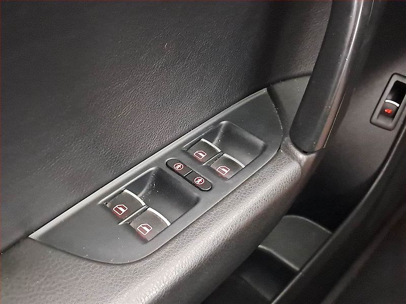 Volkswagen Touareg (2010) 3.0 TDI, 4X4, Automat, Kůže - fotka 23 z 25