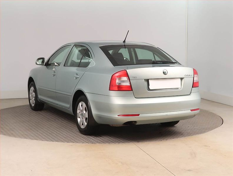 Škoda Octavia (2011) Ambiente 1.4 TSI, Serv.kniha - fotka 4 z 15