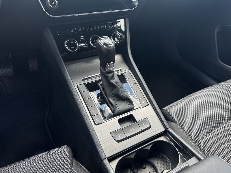 Škoda Superb (2023) Combi 2.0 TDI DSG Style - fotka 25 z 34