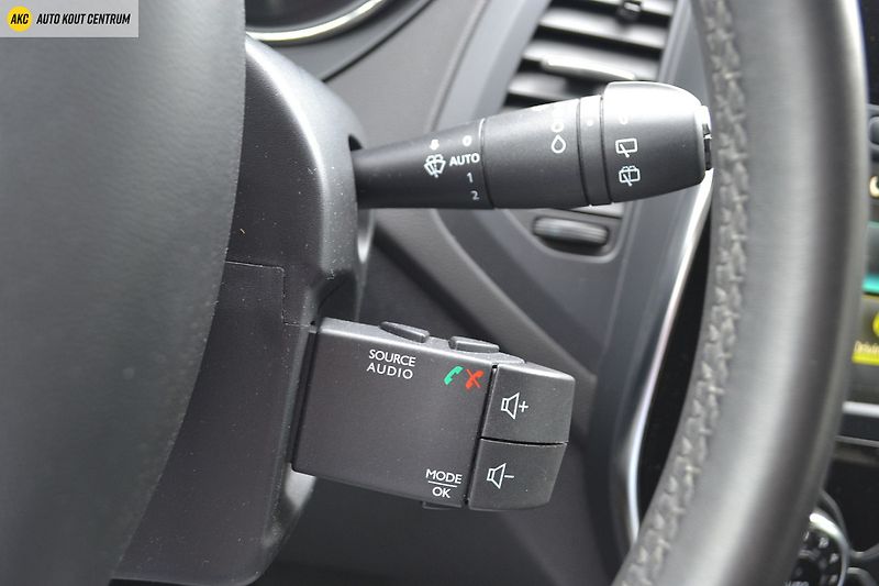Renault Captur 1.3TCE   LIMITED - fotka 35 z 49