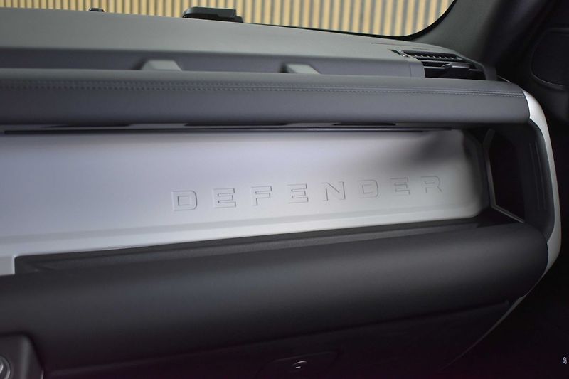 Land Rover Defender 110 S D200 ZÁRUKA*TAŽNÉ*ČR 1.M - fotka 30 z 40