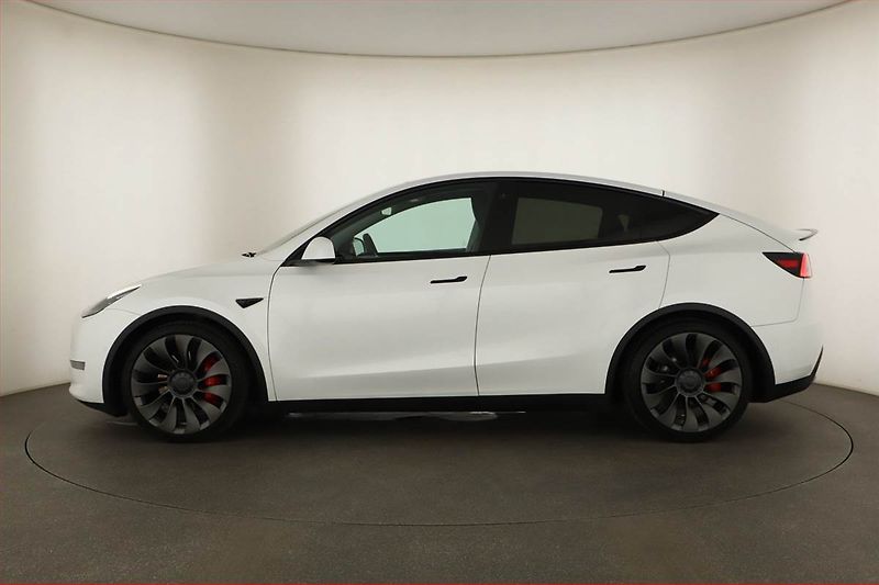 Tesla Model Y (2022) Performance 79kWh - fotka 3 z 29