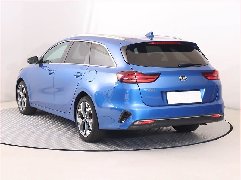 Kia Ceed (2021) 1.5 T-GDI, Automat, Serv.kniha - fotka 4 z 21