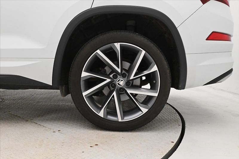 Škoda Kodiaq 2,0 TDI 147kW DSG 4x4 Sportlin - fotka 27 z 27