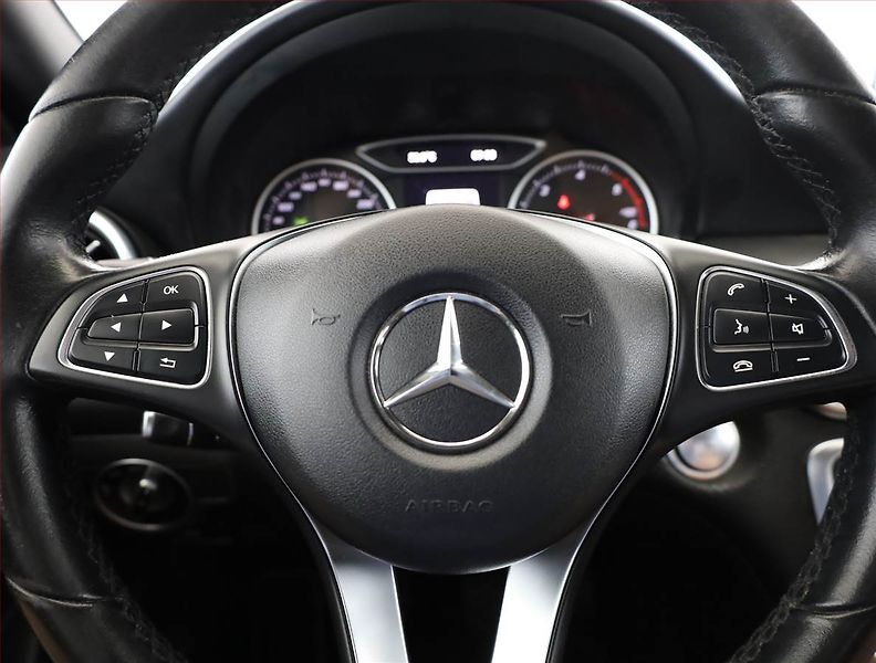 Mercedes-Benz Třídy A (2017) Style A 180 d, Kůže, Navi - fotka 8 z 20