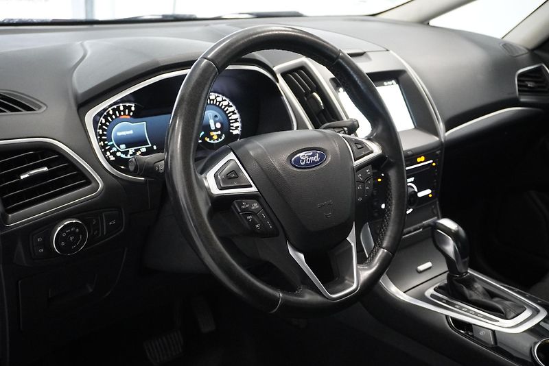 Ford S-MAX 2.0 TDCi TITANIUM 4X4 7 MÍST - fotka 15 z 32