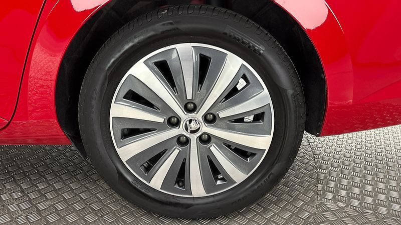 Škoda Superb 2.0 TDI DSG Style Combi - fotka 19 z 26