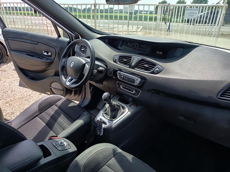 Renault Scénic (2014) 1.2 97kw 114tis Km - fotka 35 z 40