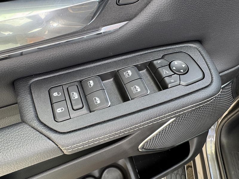 RAM 1500 5,7 HEMI Laramie Rambox - fotka 30 z 60