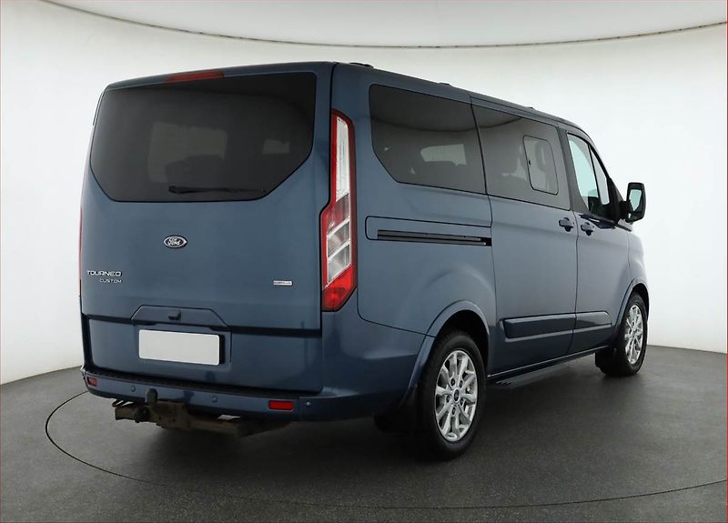 Ford Tourneo Custom (2018) Titanium 2.0 EcoBlue, ČR - fotka 5 z 21