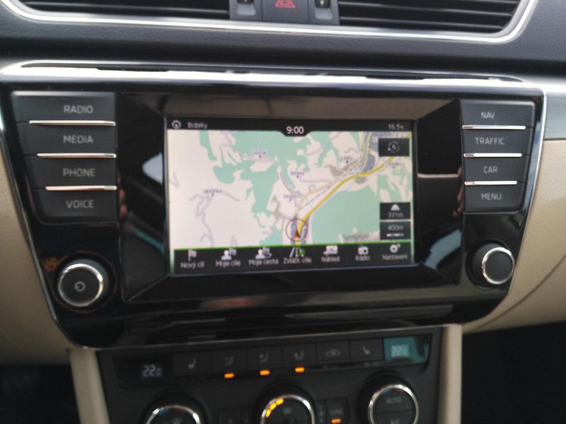 Škoda Superb 2,0 TDI /110 kW/ - fotka 16 z 33