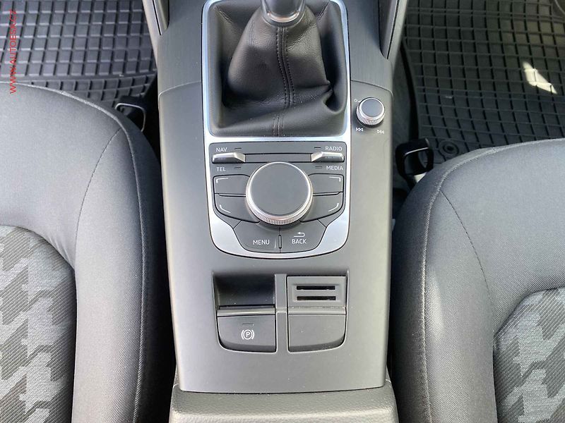 Audi A3 (2016) 1.6 TDi, 2.maj,ČR, AC, bixen - fotka 13 z 18