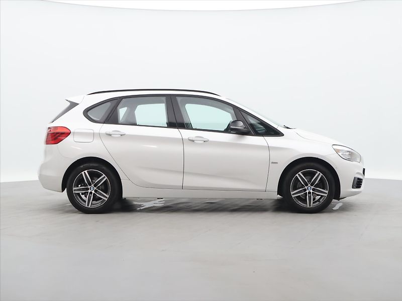 BMW Řada 2 2,0 218da 110kW Sport line CZ - fotka 8 z 34
