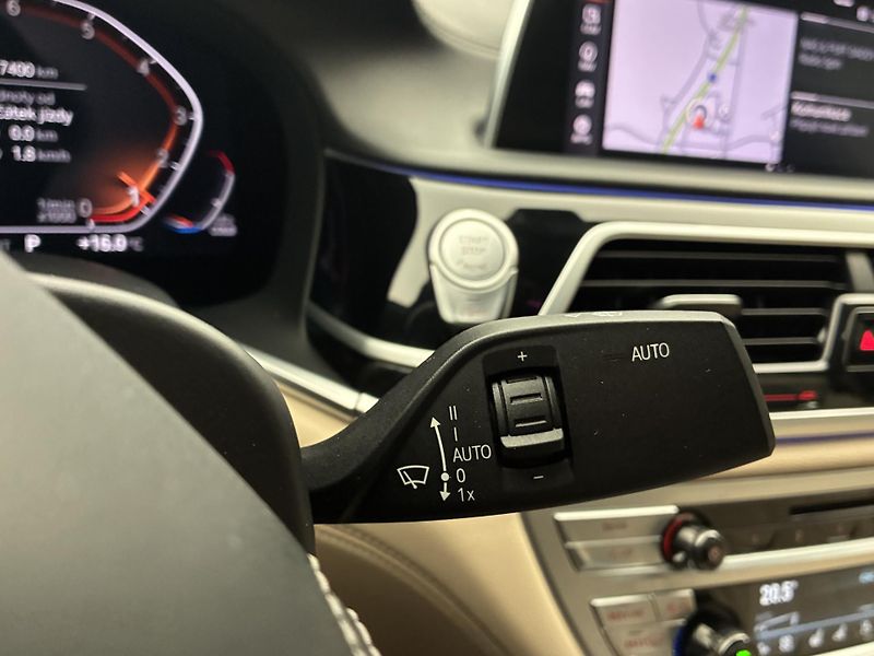 BMW Řada 7 4,4 390kW 750Li xDrive CZ - fotka 24 z 39