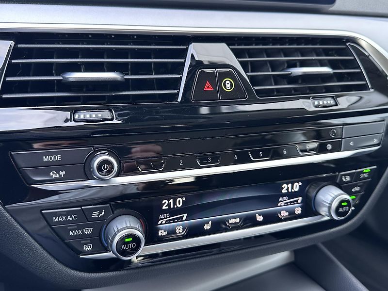 BMW Řada 5 520d Touring, Head-up, Tažné - fotka 20 z 26