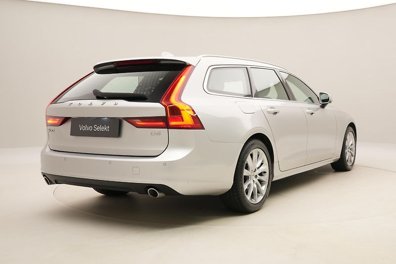 Volvo V90 D4 MOMENTUM AUT - fotka 13 z 39