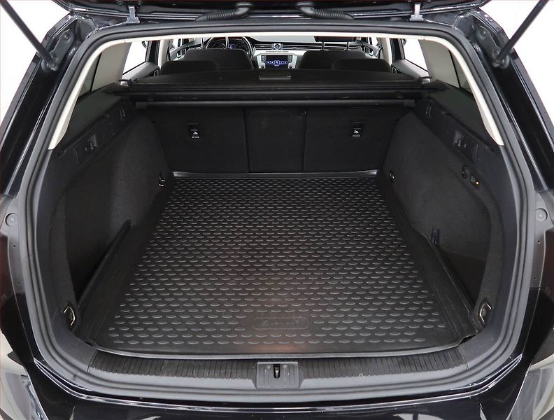 Volkswagen Passat (2015) 2.0 TDI, Navi, Tempomat - fotka 14 z 22
