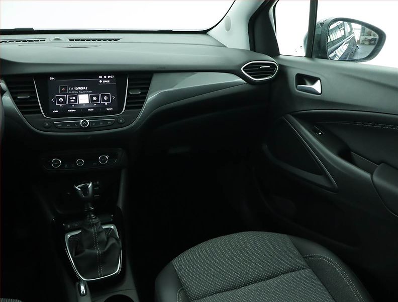 Opel Crossland X (2022) Elegance 1.2 Turbo, Serv.kniha - fotka 8 z 15
