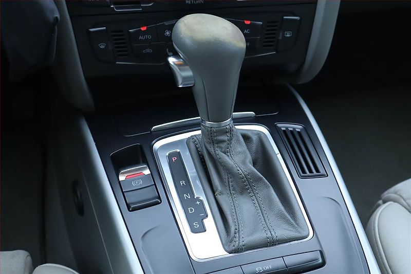 Audi A4 (2010) 2.0 TDI, Automat, Xenony - fotka 13 z 23
