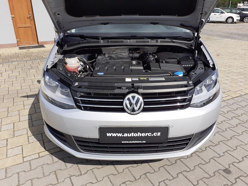 Volkswagen Sharan (2017) 2.0 TDI 4X4 DSG 7 MÍST. - fotka 32 z 48