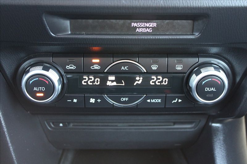 Mazda 3 2,0 i  NOVÉ V ČR - fotka 19 z 29