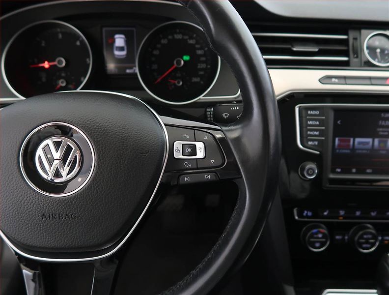 Volkswagen Passat (2016) Business 2.0 TDI, Automat - fotka 19 z 23