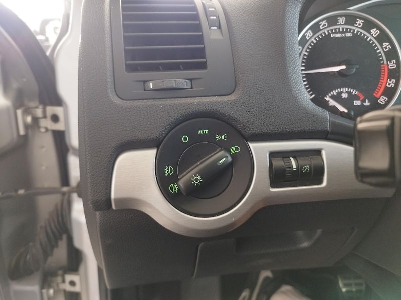Škoda Octavia (2009) RS 2,0TDi 125 LED ALU SERVISKA - fotka 30 z 38