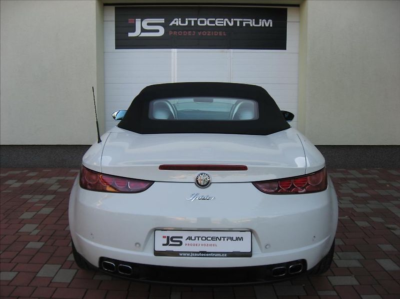 Alfa Romeo Spider 2,2 JTS 185PS  Exclusive - fotka 8 z 46