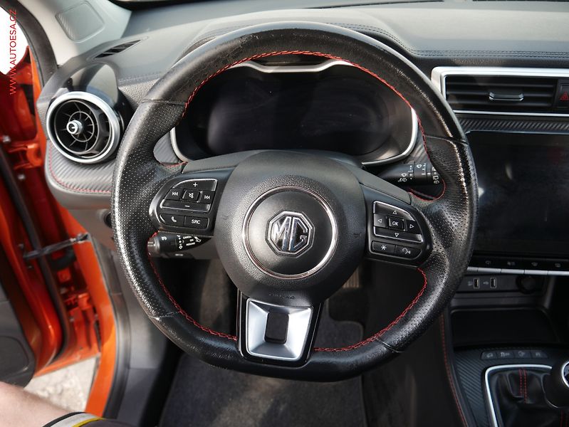 MG ZS (2022) 1.5 DVVT, Luxury, LED, TZ - fotka 15 z 20