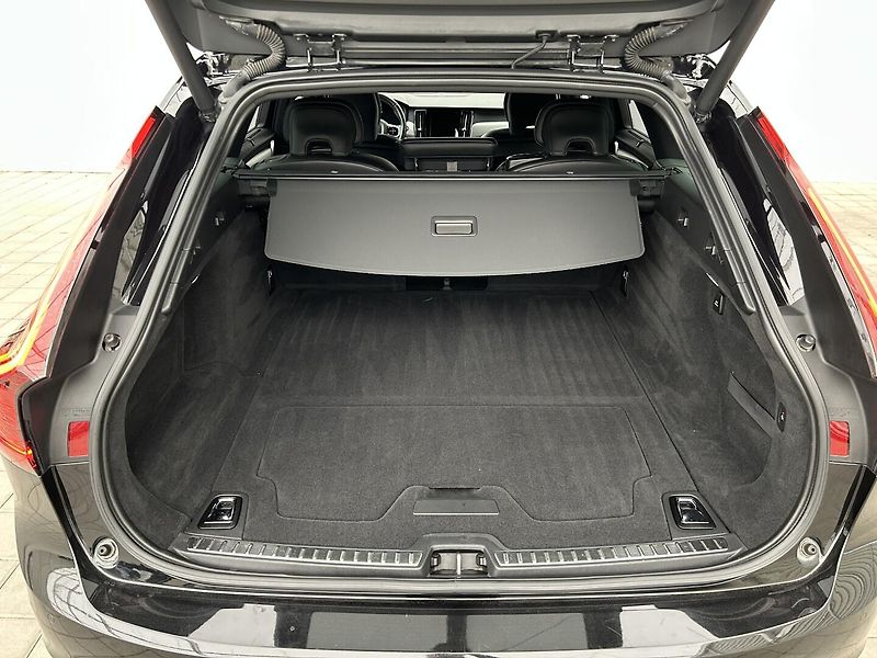 Volvo V90 2.0 D5 4x4 R-Design - fotka 28 z 30