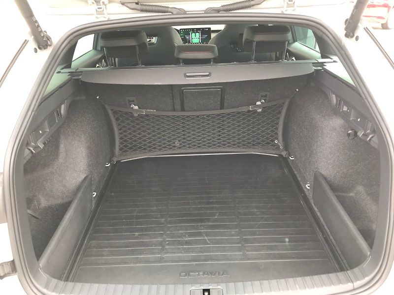 Škoda Octavia (2025) COMBI RS 2,0 TSI 195 KW 7-STUP - fotka 10 z 31