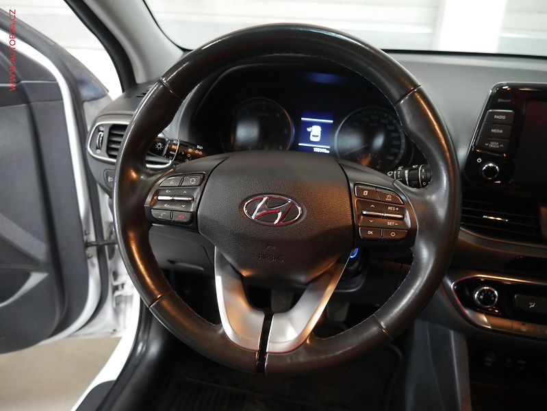 Hyundai i30 (2019) 1.6, ČR, AC, temp - fotka 12 z 18