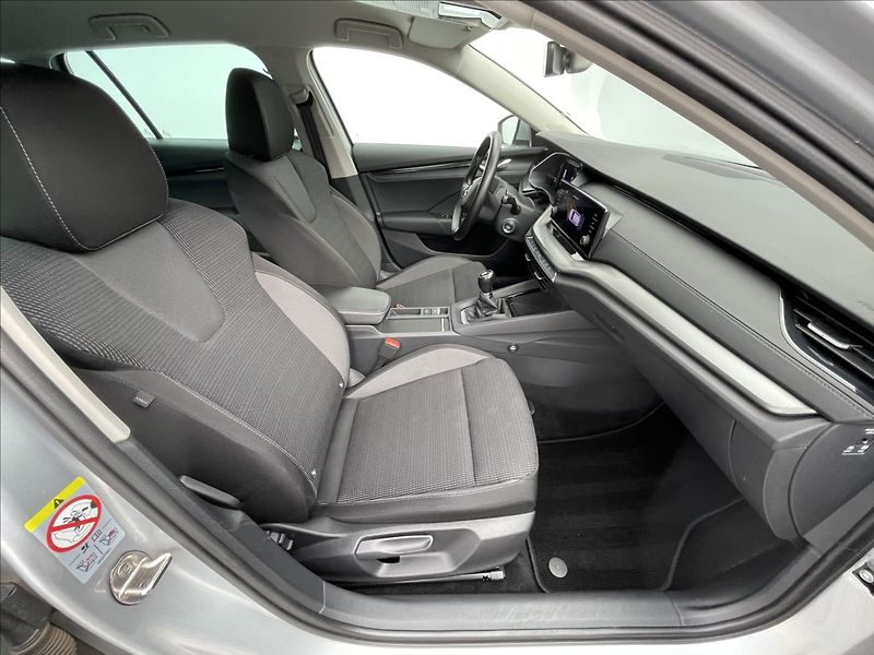 Škoda Octavia 2,0 TDI Combi Ambition Plus KE - fotka 18 z 24