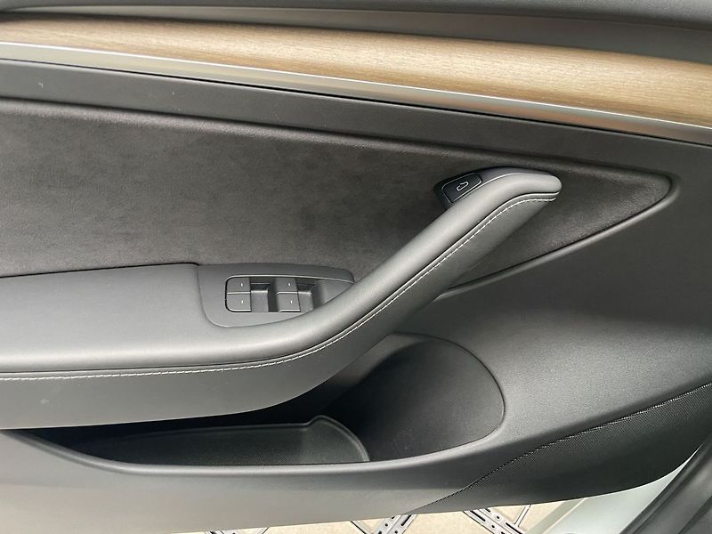 Tesla Model 3 Standart Range Plus LFP - fotka 34 z 40