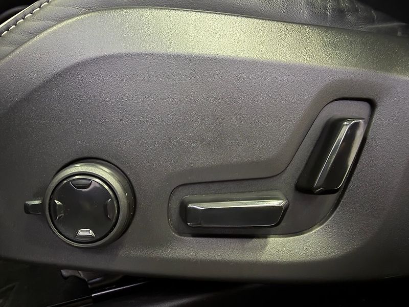 Volvo XC90 B5 AWD R-DESIGN, H&K, EL. TAŽN - fotka 26 z 32