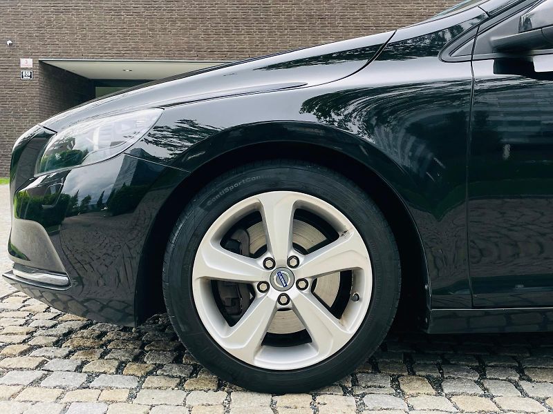 Volvo V40 2.0D3 5VÁLEC MANUÁL 1MAJITEL - fotka 41 z 41