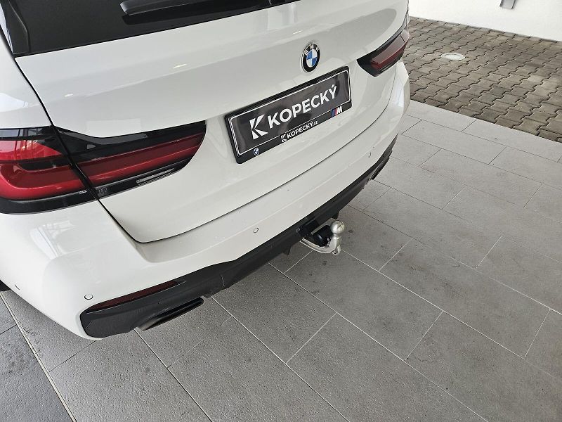 BMW Řada 5 530d xDrive Touring M Sport - fotka 13 z 13