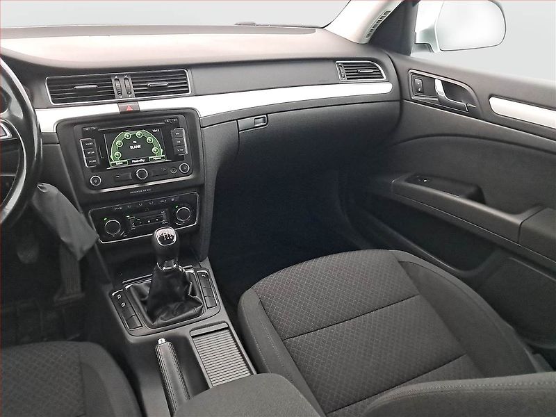 Škoda Superb (2013) 1.6 TDI, Navi, Tempomat - fotka 8 z 17