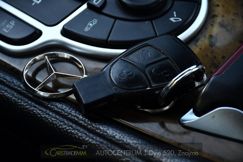 Mercedes-Benz SL 500 - fotka 30 z 38